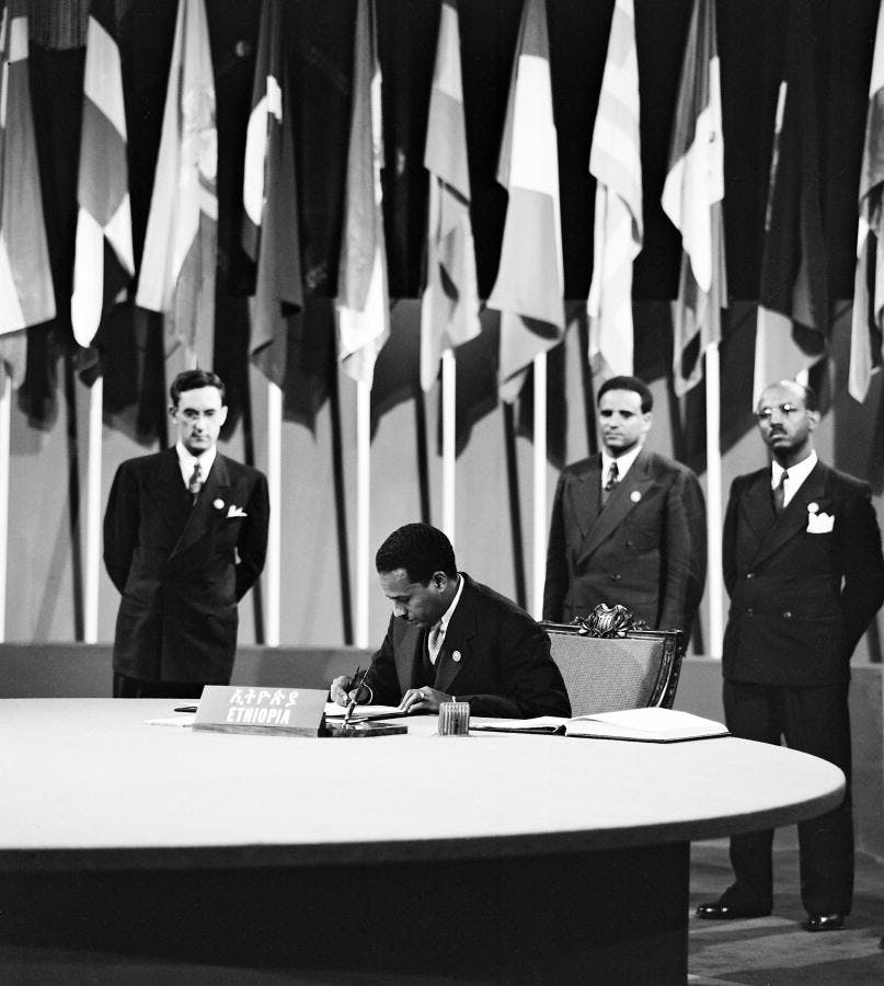 Устав оон 1945. ООН 1945. The un Charter фото. Устав ООН 26 июня 1945 фото.